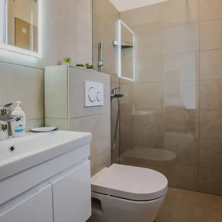 Апартаменты The Martinez House -