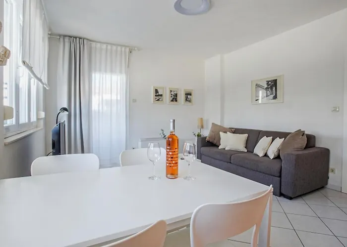 Апартаменты The Martinez House - *